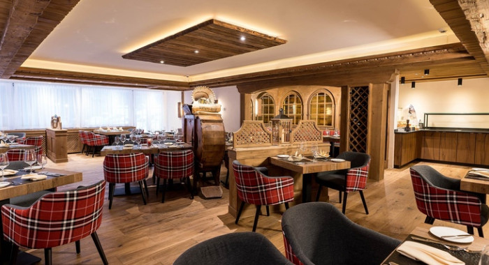 Hotel Butterfly, Zermatt ski chalet, image 2